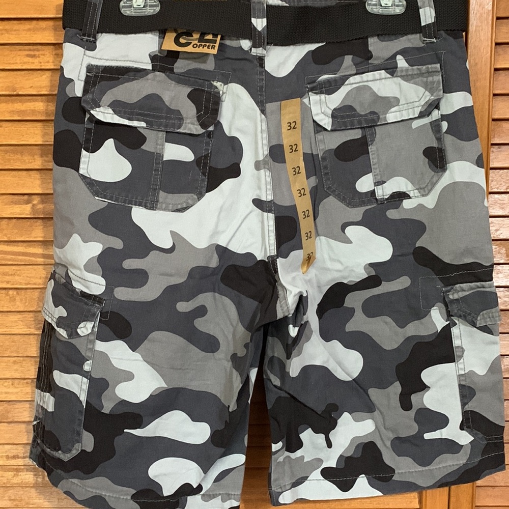 Men’s camo cargo shorts - Picture 2 of 2